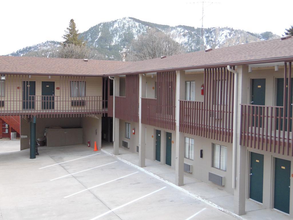 Bear Lodge Motel Сандэнс Экстерьер фото