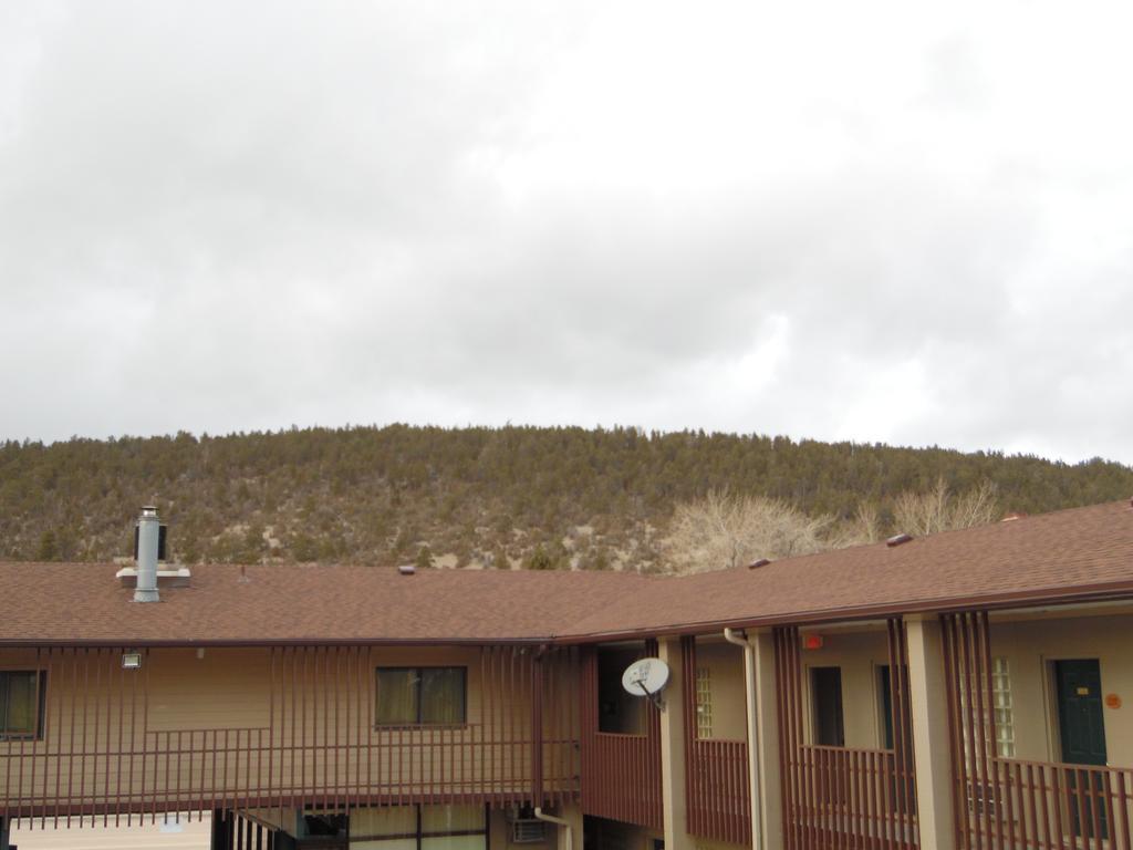 Bear Lodge Motel Сандэнс Экстерьер фото