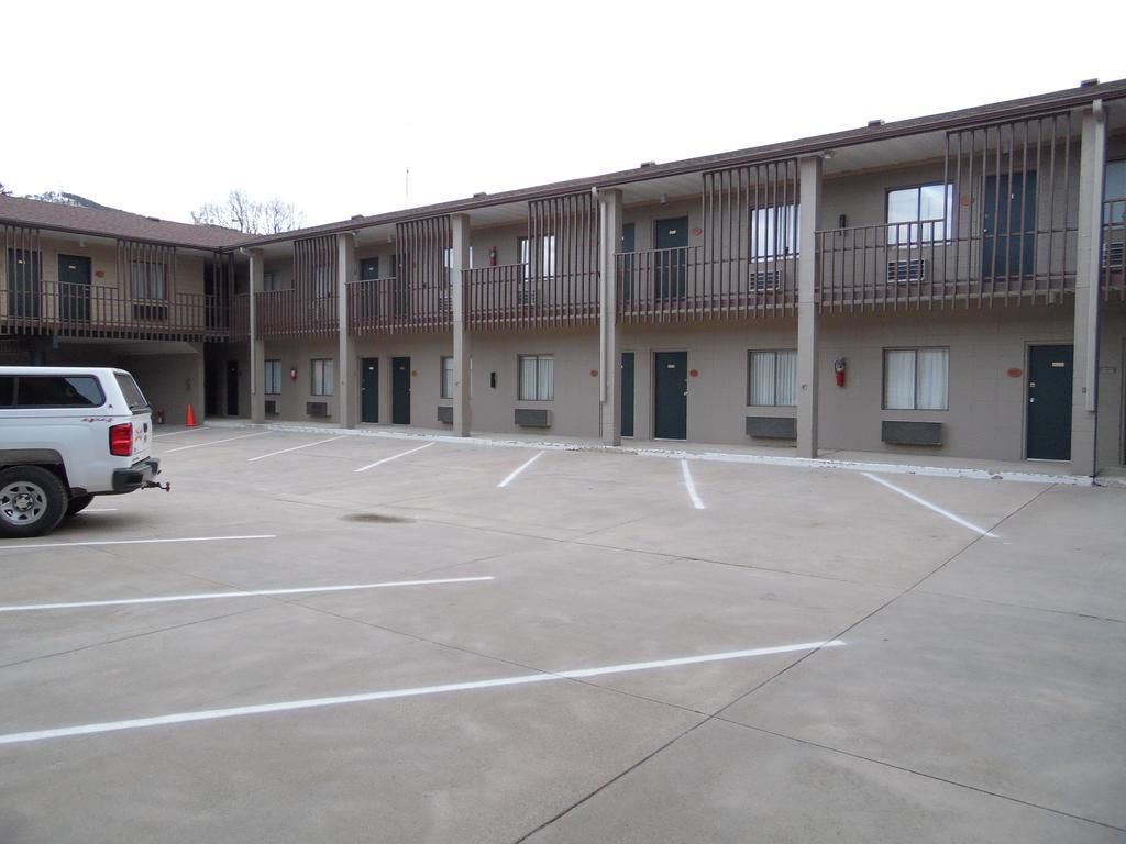 Bear Lodge Motel Сандэнс Экстерьер фото