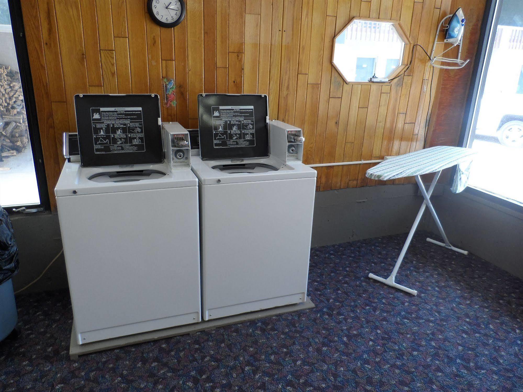 Bear Lodge Motel Сандэнс Экстерьер фото